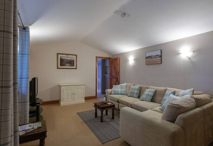 Riverhouse Lodge