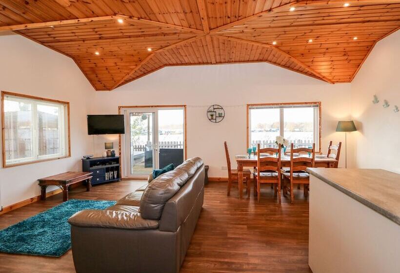 Teal Lodge