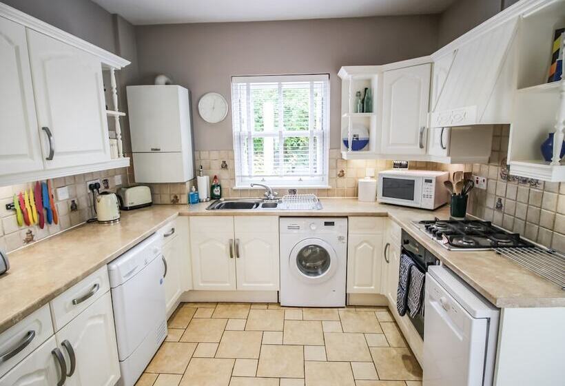 Alpen Rose Cottage