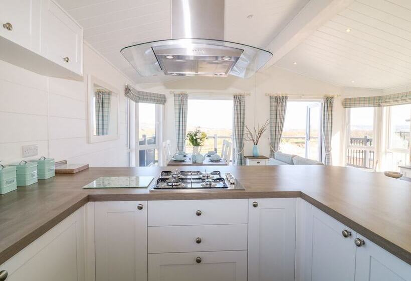 Ash Lodge