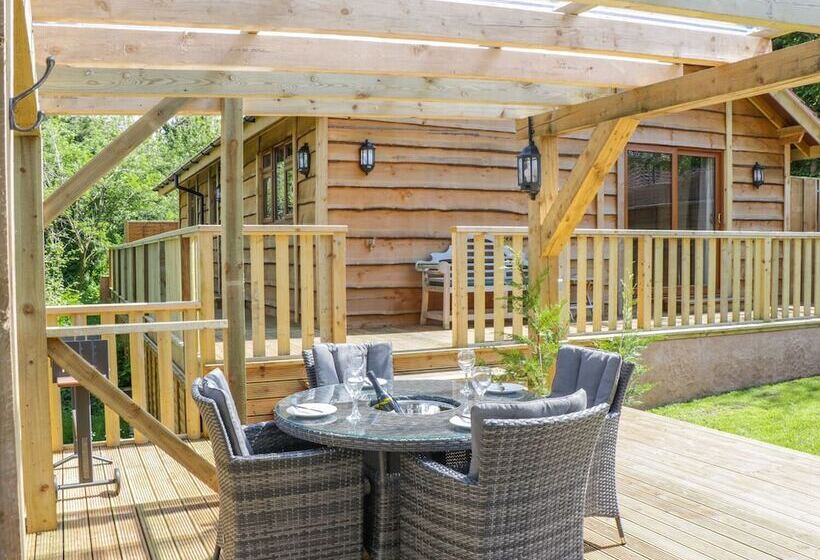 Elm Lodge