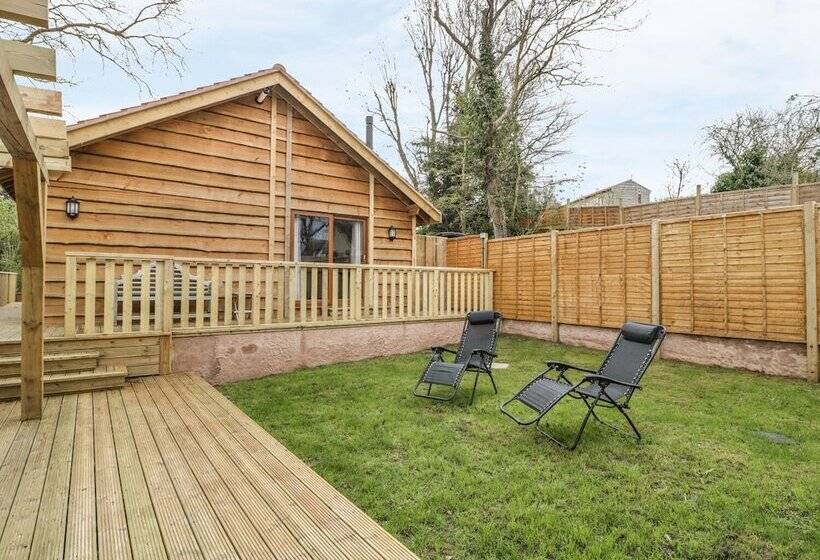 Elm Lodge
