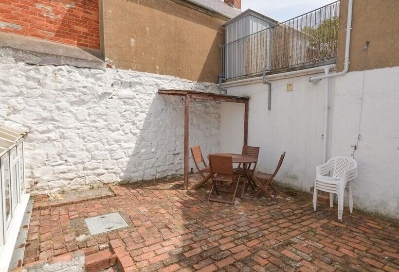 Guinea Cottage