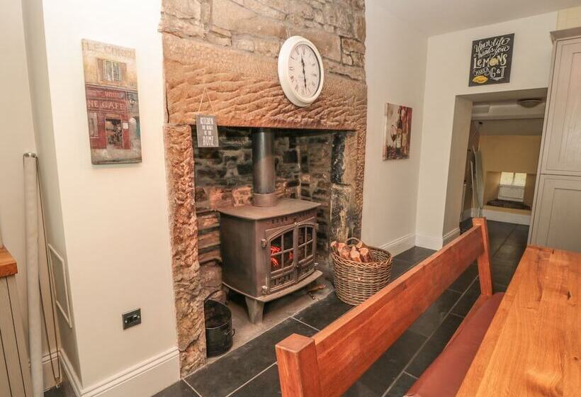 Hare & Hounds House