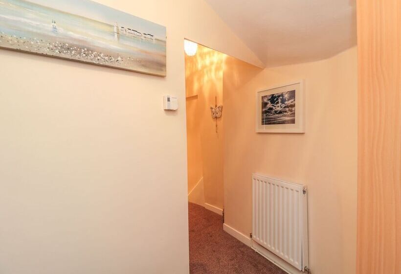 Magpie Cottage