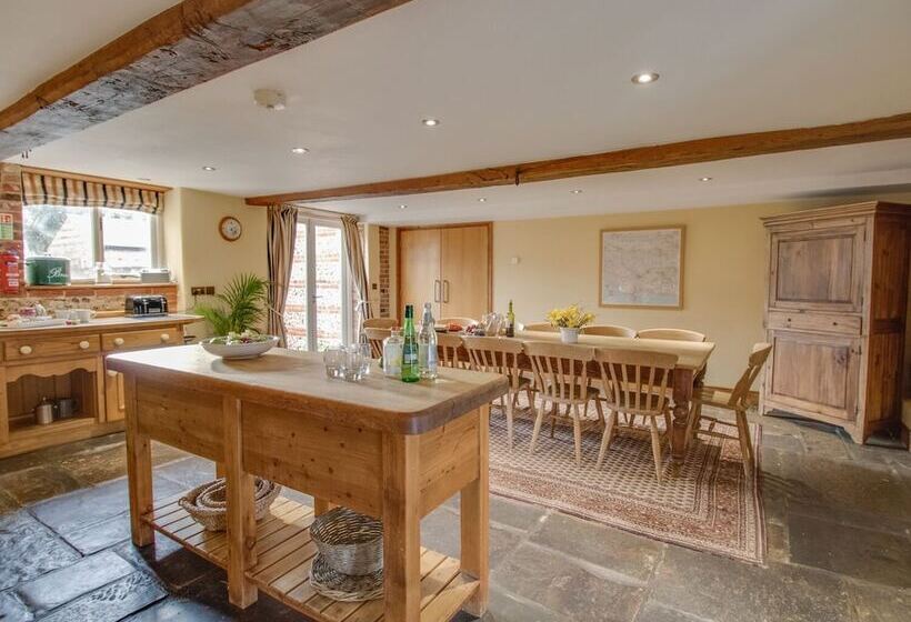 Manor Farm Barn