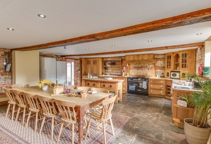 Manor Farm Barn