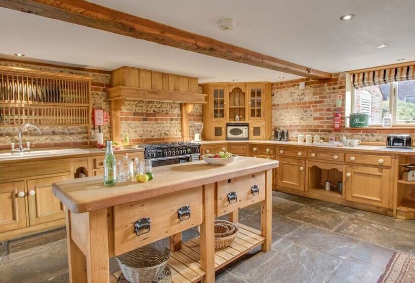 Manor Farm Barn