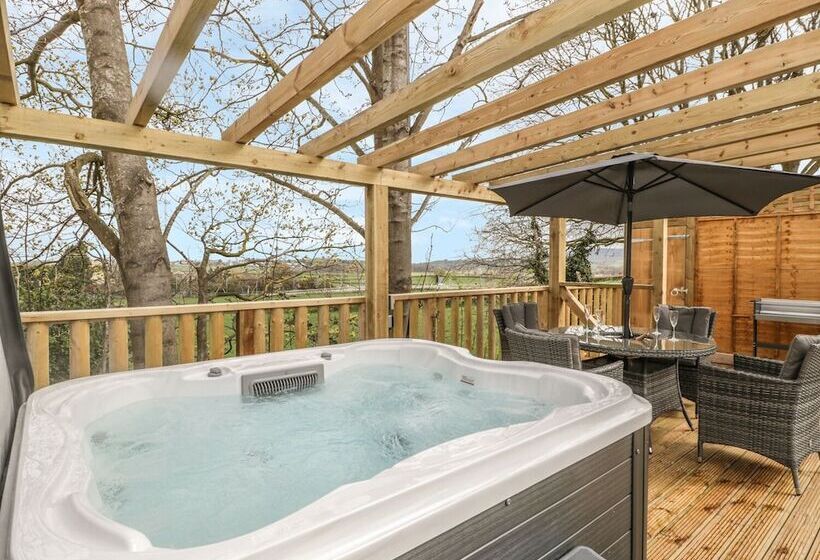 Oak Lodge