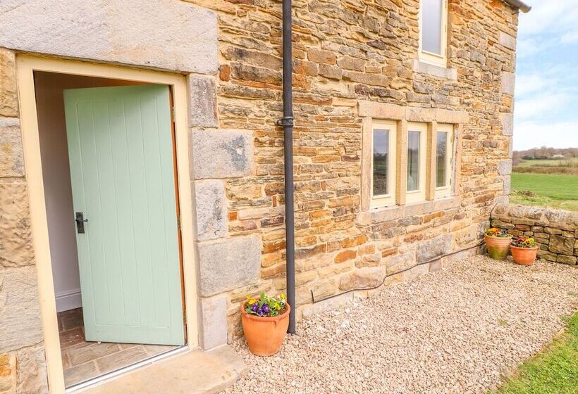 Woodthorpe Cruck Cottage