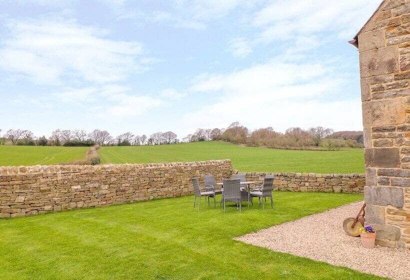 Woodthorpe Cruck Cottage
