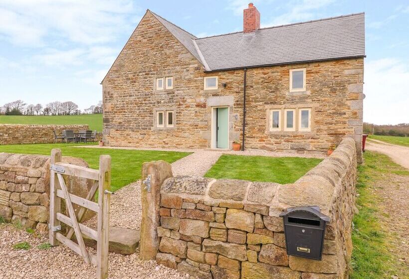 Woodthorpe Cruck Cottage