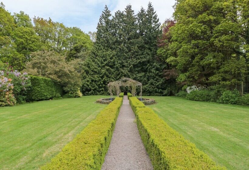 Worcester Lodge