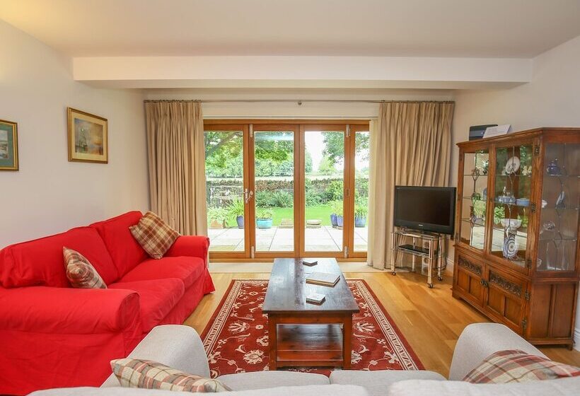 5 Burford Mews