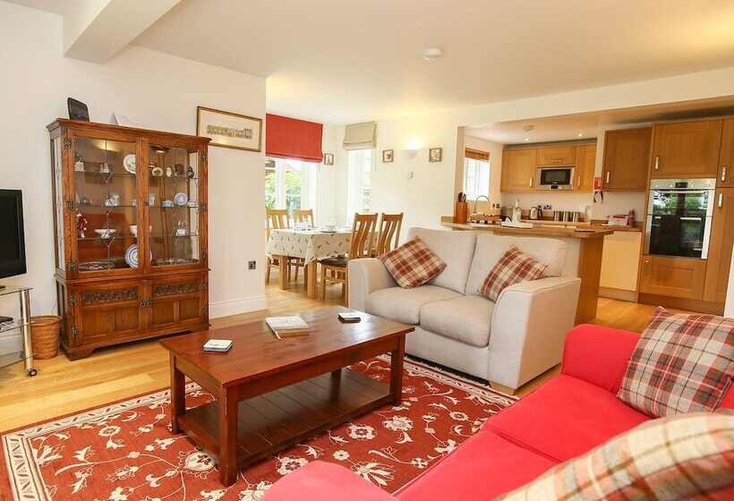 5 Burford Mews