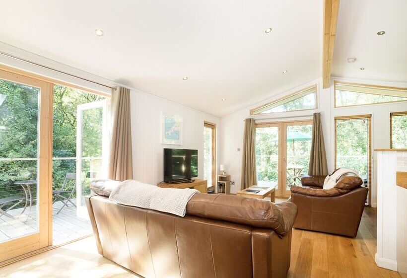 7 Streamside