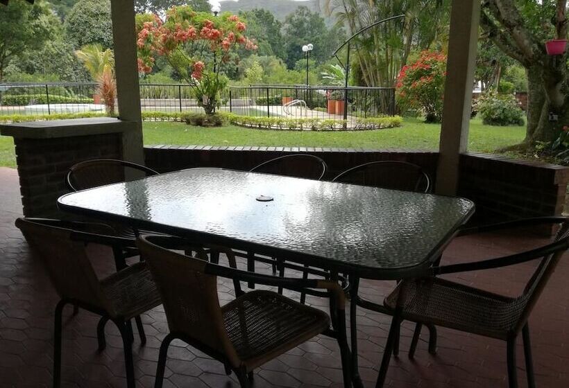 تختخواب و صبحانه Campestre Nukak Travellers Club