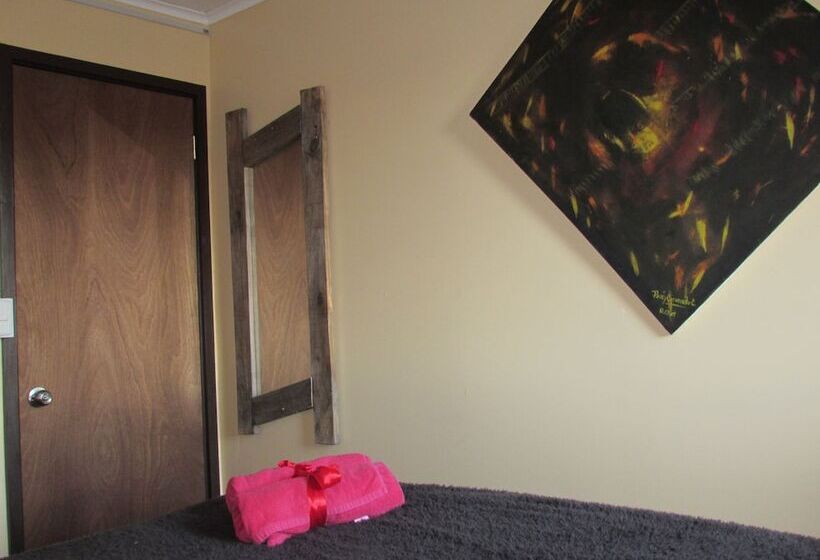 Bed and Breakfast La Llar Hostel