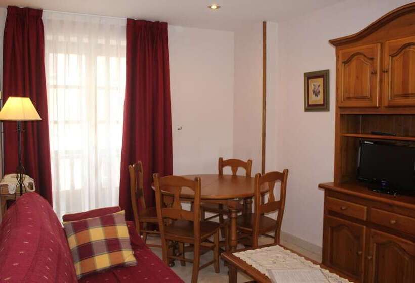 هتل Apartamentos La Lula