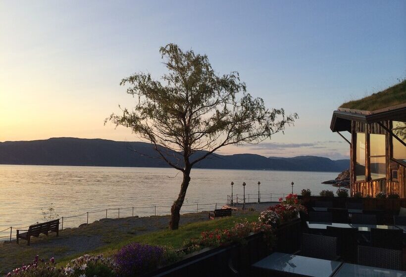 בית מלון כפרי Brekkestranda Fjord