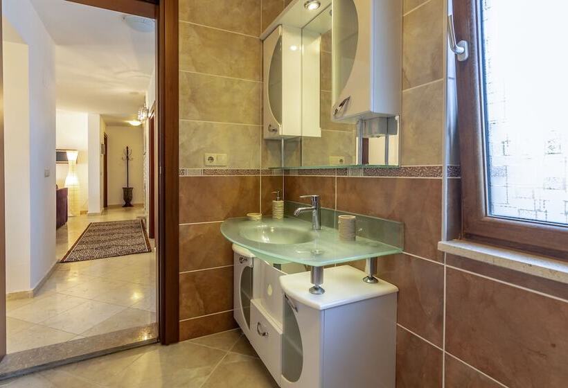 هتل Calypso Lakeview Villas