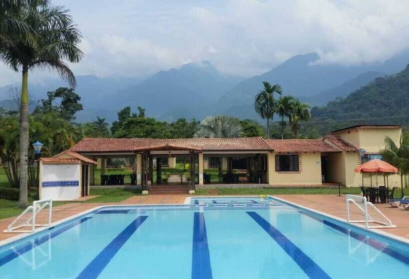 هتل Campestre Lomas De Piedra