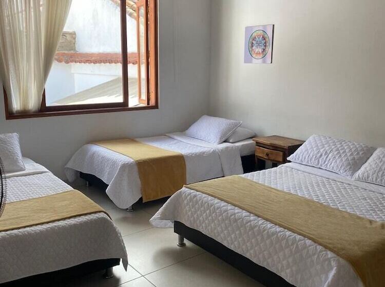 هتل Hospedaje Villa Monica