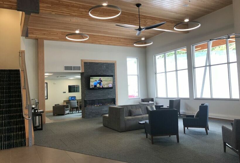 فندق Kodiak Compass Suites