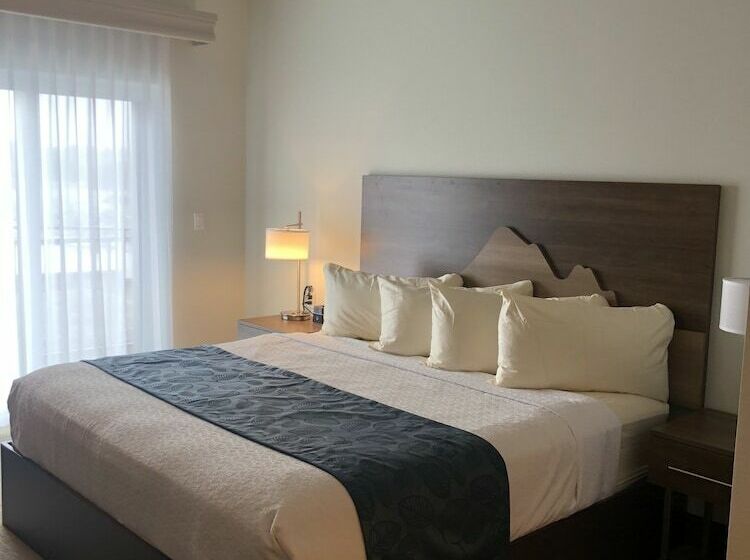 فندق Kodiak Compass Suites