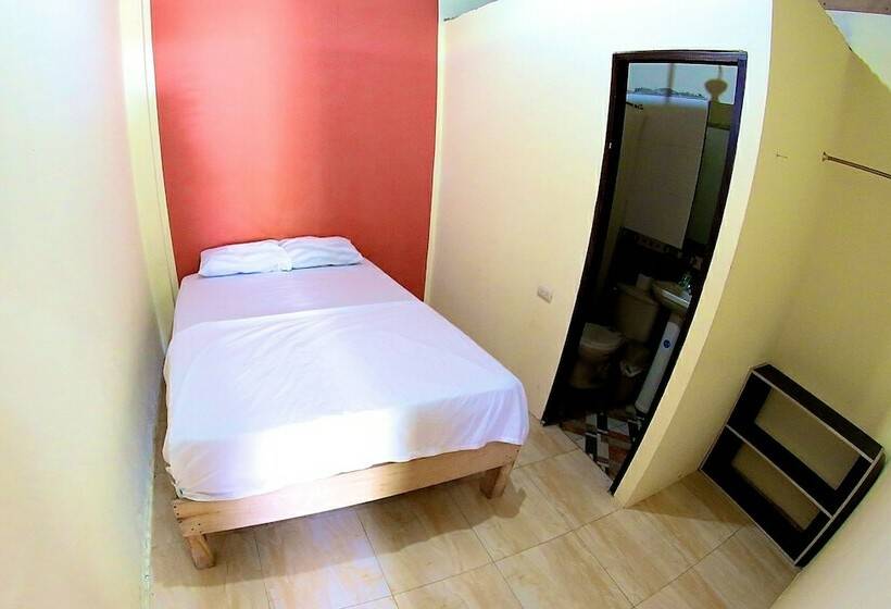 בית מלון כפרי Montañita Chill Out House