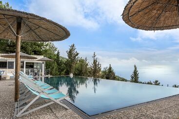 هتل Serenity Boutique Suites