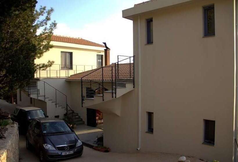 هتل Serenity Boutique Suites