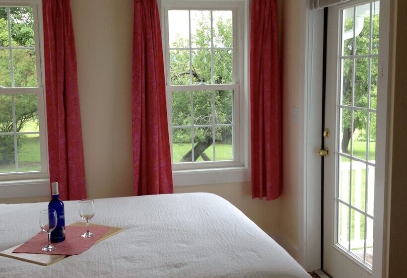 Mallard Cottage   Pet Friendly