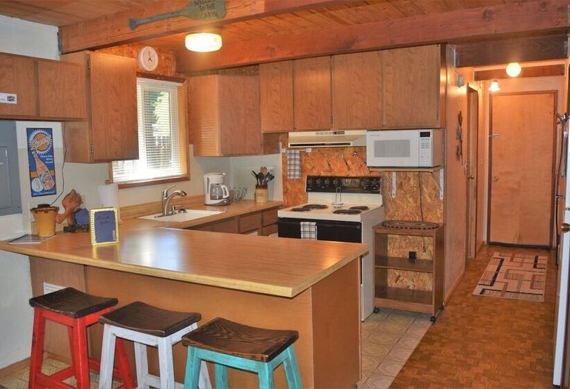 Papa`s Packwood Cabin