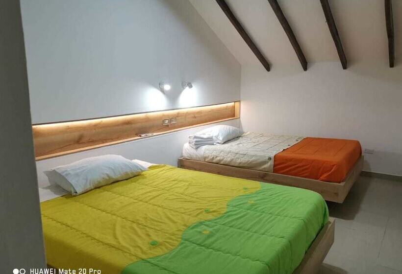 پانسیون Hostal Central Casa Del Turista