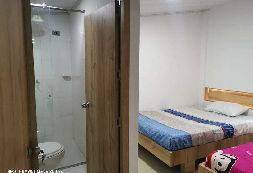 پانسیون Hostal Central Casa Del Turista