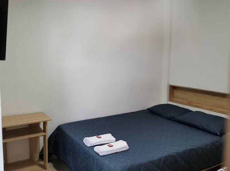 پانسیون Hostal Central Casa Del Turista