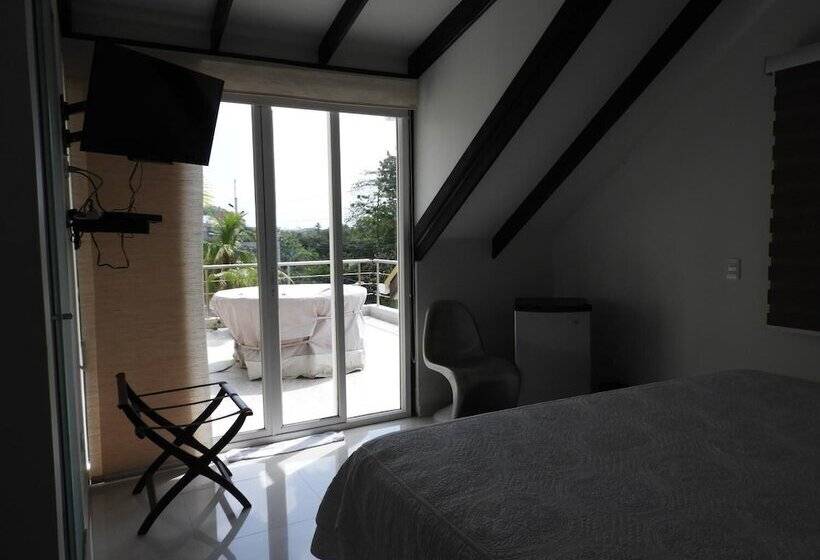 پانسیون Lili House