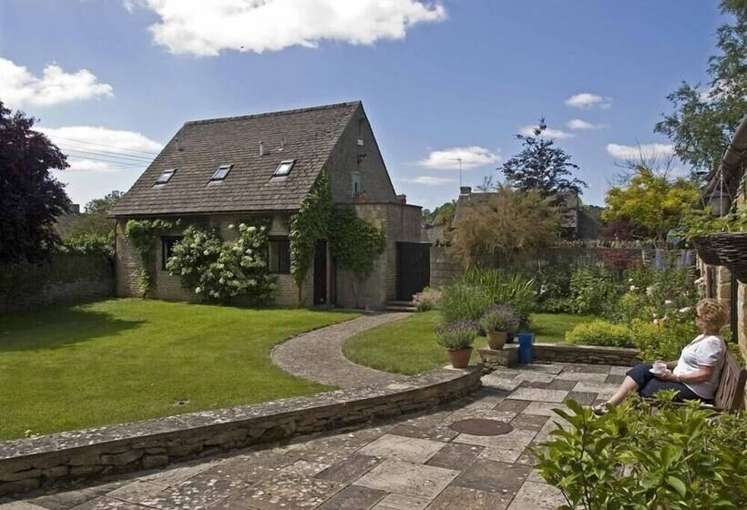 Temple Mews