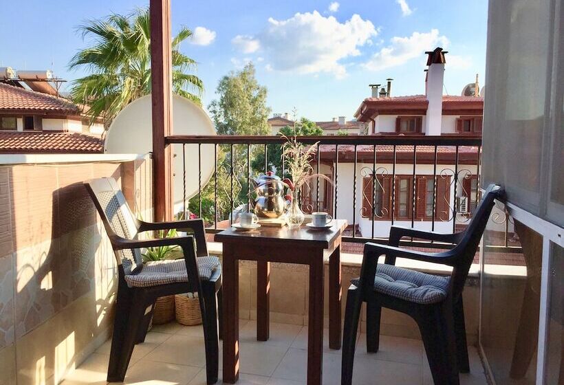 Amigo Apartments