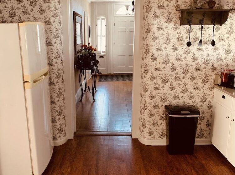 Centennial Inn Bed & Breakfast