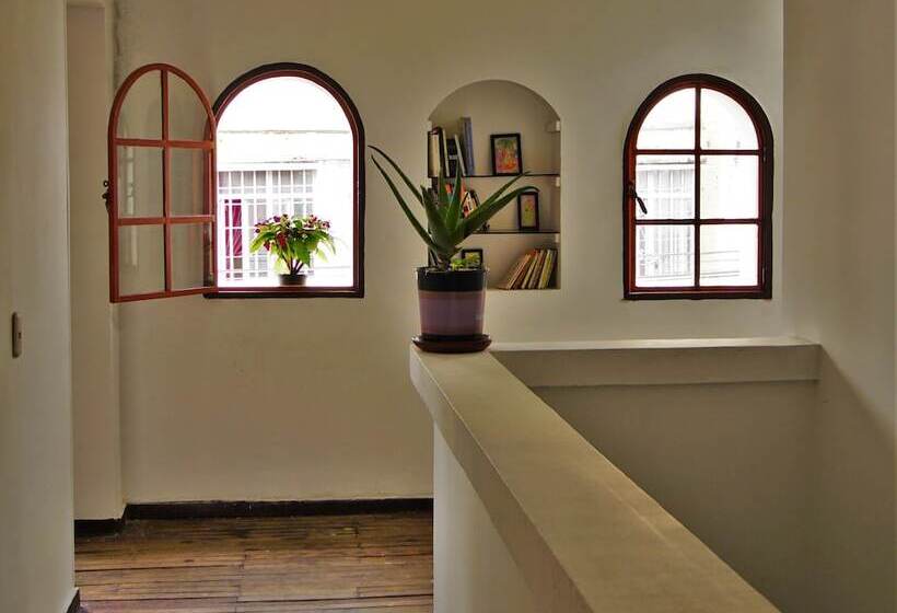 Hostal De La Pola   Hostel