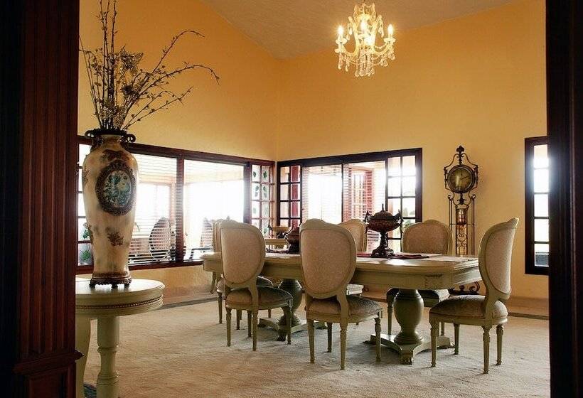 هتل Boutique Casa Caballero