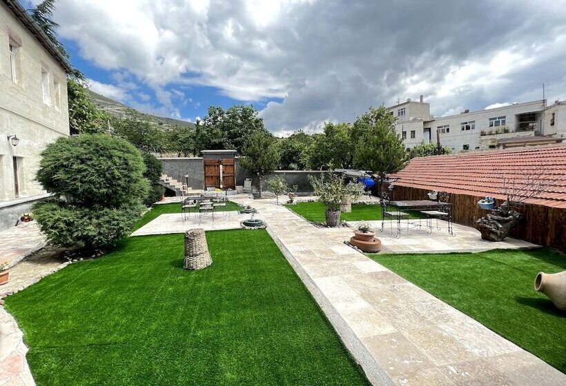 هتل Grape Village House