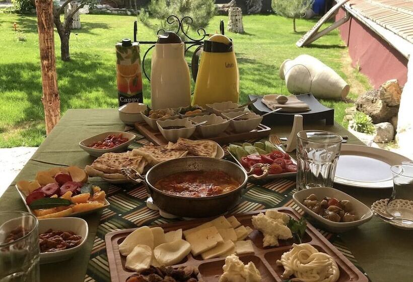 هتل Grape Village House