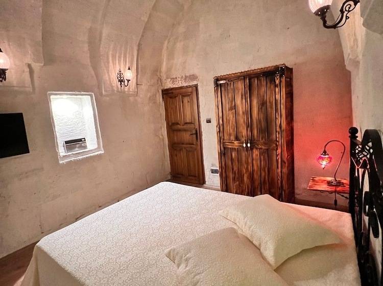 هتل Grape Village House