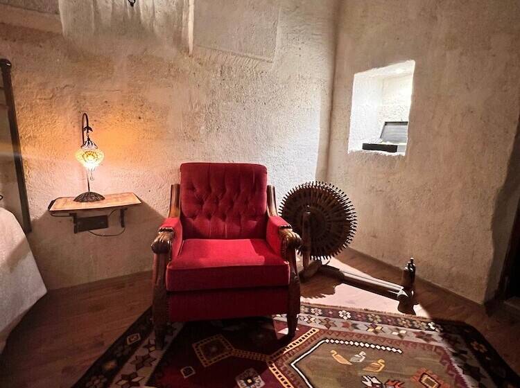 هتل Grape Village House