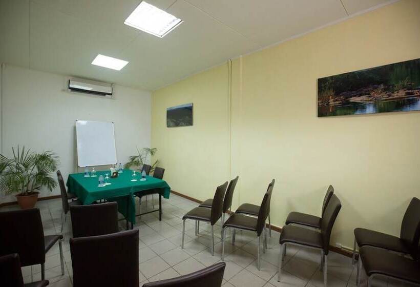 هتل Residence Inn Nickerie