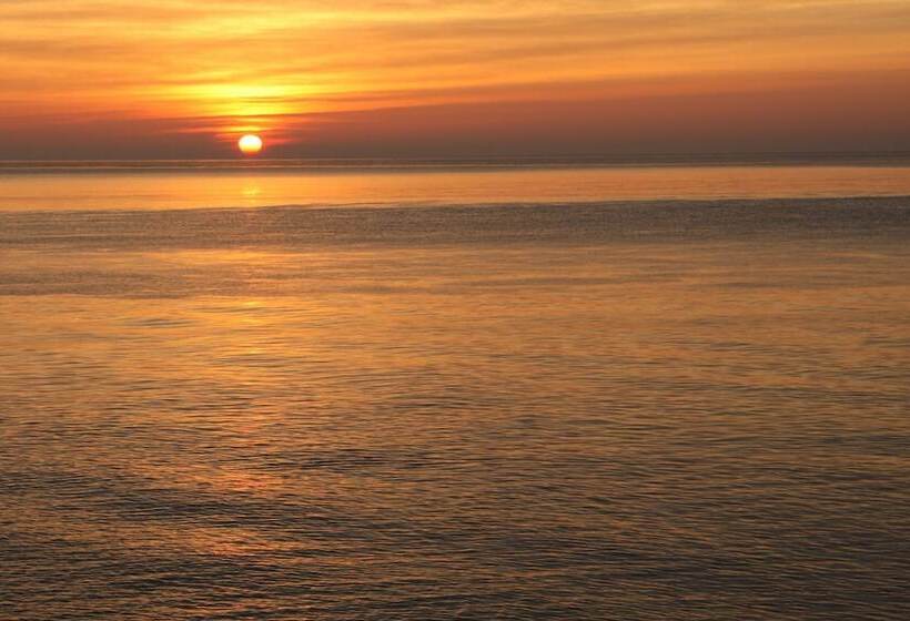 호텔 Surfside On Lake Superior