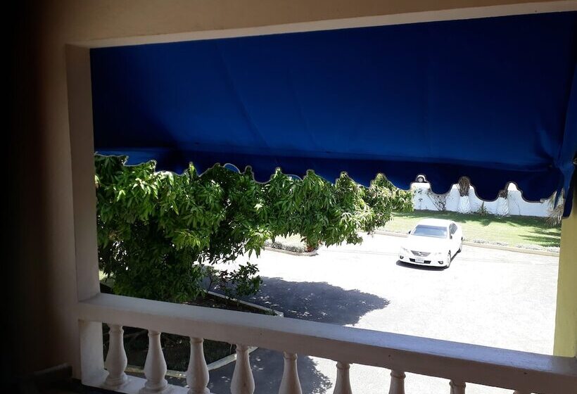 هتل Tamarind Tree Resort